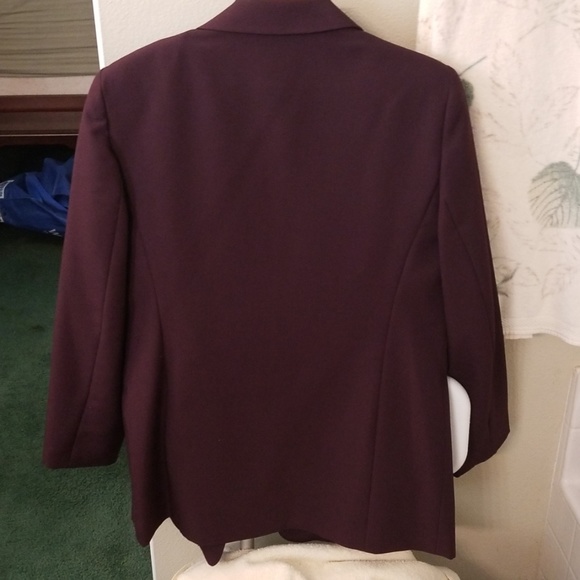 Liz Baker skirt suit - Picture 4 of 4